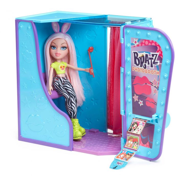Bratz #SelfieSnaps Photobooth with Doll Just $27.42 Down From $49.99 At Walmart!
