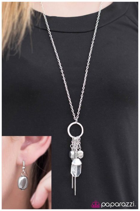 Sorceress Necklace And Earrings Just $5!